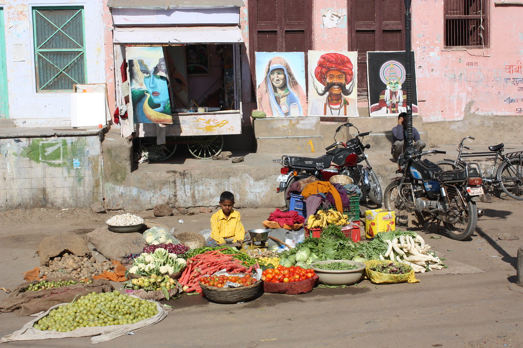 Indian markets start with clear signals after oil prices ease